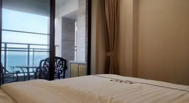 Люкс с 3 комнатами с балконом и с видом на море Mermaid Apartment