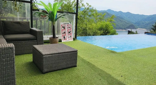 Двухместная семейная вилла с балконом Penatess Pool Villa