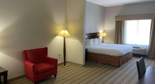Двухместный люкс Country Inn & Suites by Radisson, Oklahoma City - Quail Springs, OK