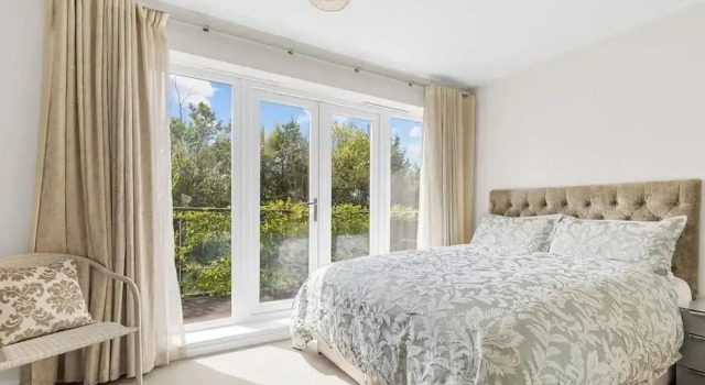 3-bed Greenhithe Retreat Garden Near Bluewater, Varaa Lomakoti Mökit kohteessa Merseyside, Mökki