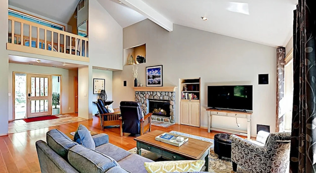 New Listing! Sunriver Gem On Woodlands Golf Course 3 Bedroom Home, Prenota Casa vacanze Sunriver 