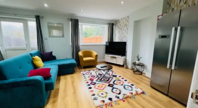 Коттедж 4 Bed House - Sleeps 9 - Garden - Parking - Wifi