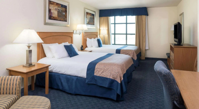 Четырёхместный номер Standard Fairfield by Marriott Inn & Suites Spokane Airport