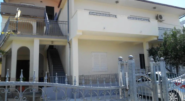 Apartments Brešan, Varaa Huoneisto Hotellit Split-Dalmatia pysäköinnillä, Pysäköinti