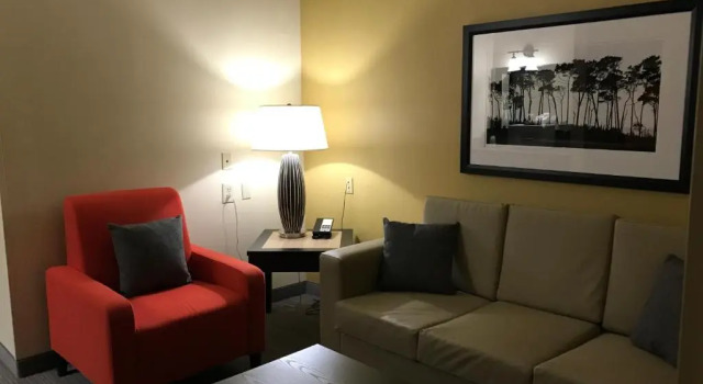 Четырёхместный люкс c 1 комнатой Country Inn & Suites by Radisson, Dalton, GA