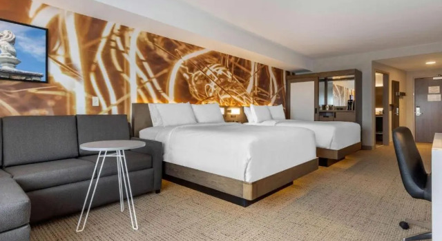 Четырёхместный люкс c 1 комнатой Cambria Hotel West Orange