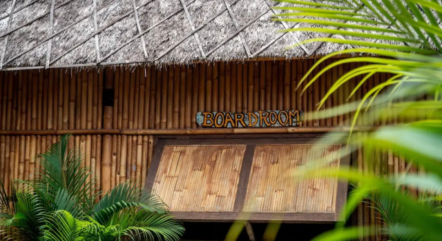Ekas Surf Resort & Surf Camp, Buchen Sie Resort Hotels in Lombok mit Pool, Schwimmbad