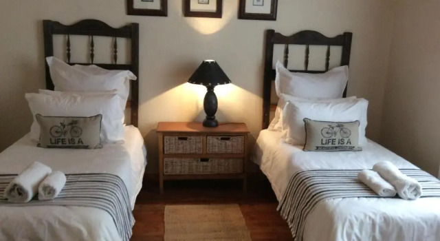Коттедж с 3 комнатами Pepper Tree Accommodation