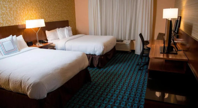 Четырёхместный номер Standard Fairfield Inn & Suites by Marriott Cincinnati Uptown/University Area
