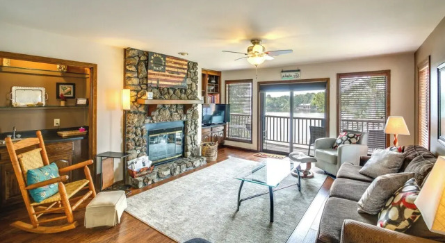 5 Mi to Casino: Waterfront Condo in Hot Springs!, Buchen Sie Ferienwohnung Hot Springs Arkansas