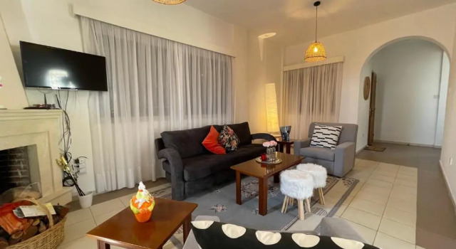 Nysa8, Rezerwuj Hotel Hotele w Pomos z basenem, w pobliżu Tpoulorotsos Beach, Basen