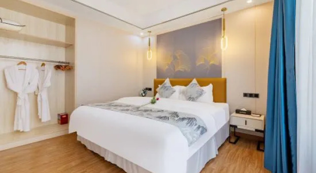 Люкс Business Xiaolu Smart Hotel (Zhaoqing East Gate Plaza, Qixingyan Scenic Area)