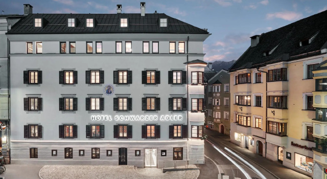 Hotel Schwarzer Adler Innsbruck, Забронировать Отель Внутренний город Инсбрук, рядом с Стадион "Тиволи-Ной"