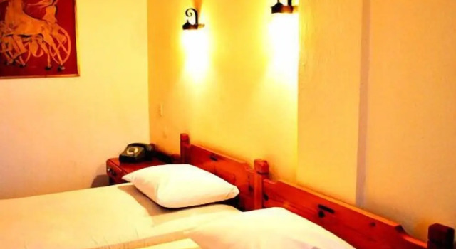 Hotel Maro, Book Hotel Mouresi 