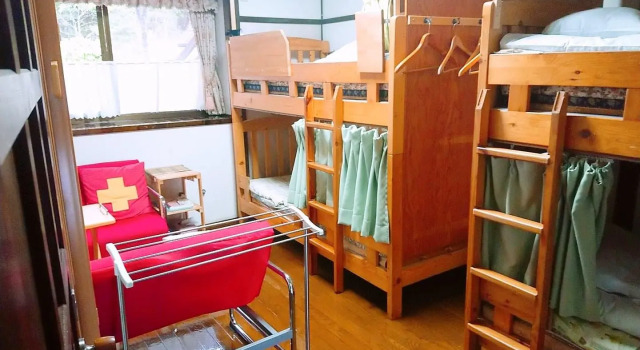 Кровать в общем номере (женский номер) Yufuin Country Road Youth Hostel