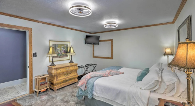 Regal River Retreat in the Heart of Yankton!, Забронировать Апартаменты/квартира Янктон штат Южная Дакота, рядом с Avera Sacred Heart Hospital