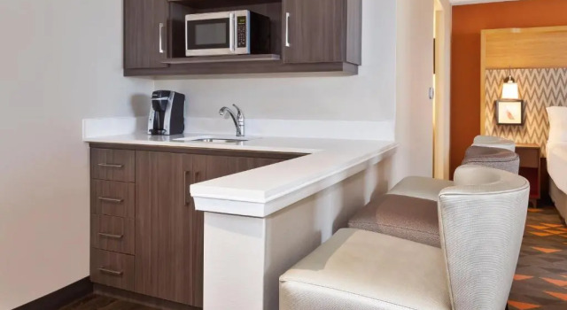Люкс Candlewood Suites St Johns Conference Centre by IHG