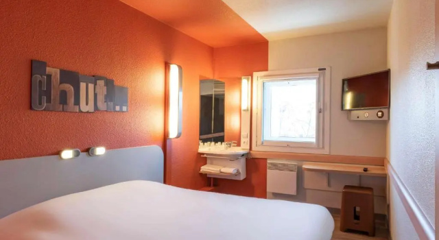 B&B HOTEL Viry-Châtillon 3 étoiles, Забронировать Отель «постель и завтрак» Вири-Шатийон Essonne