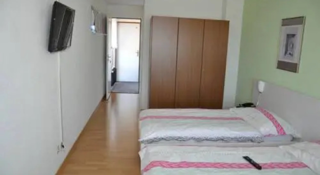 Hotel Bahnhof Zollikofen, Prenota Hotel  