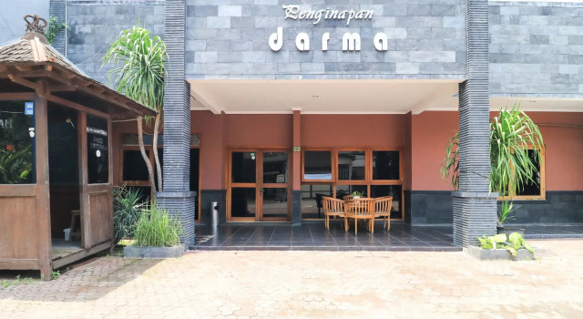 Penginapan Darma II by Oyo Rooms, Book Hotel Hoteller i Tambaksari med parkering, Parkering