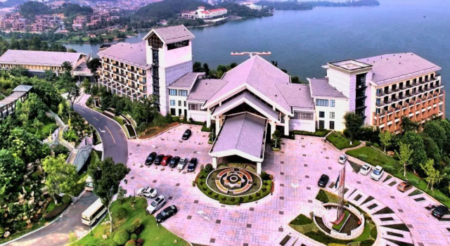 Люкс с красивым видом из окна Hangzhou Linan Wonderland Hotel