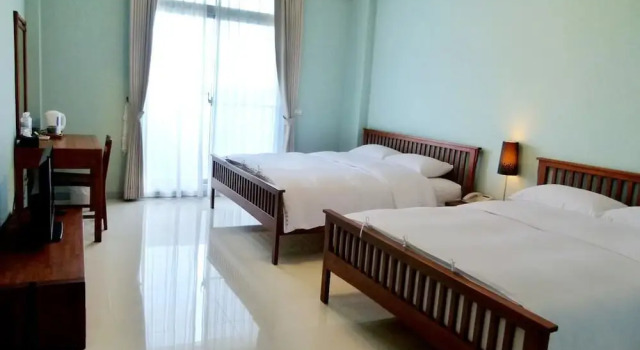 Camera Comfort Down-Home Hotel