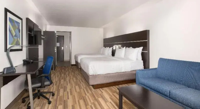 Четырёхместный номер Standard Holiday Inn Express & Suites - Rapid City - Rushmore South by IHG