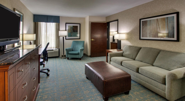 Двухместный люкс с 2 комнатами Sonesta Essential Houston Hobby Airport