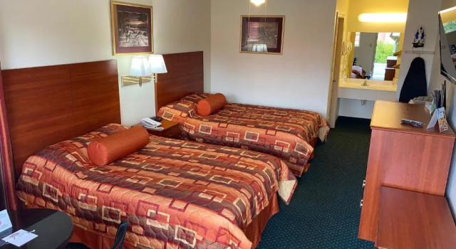 Четырёхместный номер Deluxe Country Hearth Inn-Union City