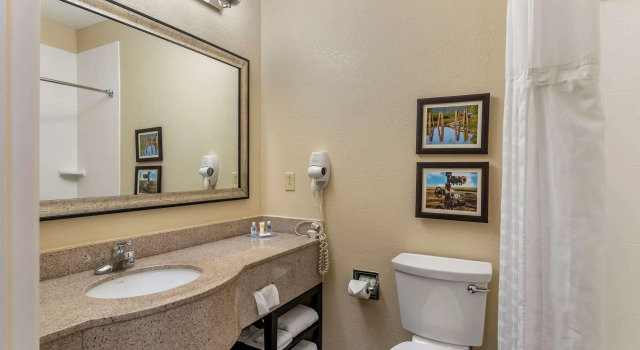 Четырёхместный номер Standard Comfort Inn & Suites El Dorado