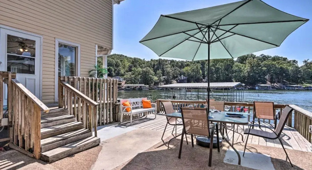 Коттедж Dock, Boat Slip! Pet-friendly Lake Ozark Retreat