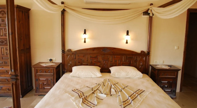An Unspoilt Setting, Luxurious Surroundings and a Warm, Personal Welcome, Rezervovat Vila Hotely v Fethiye Area s parkováním, Parkování