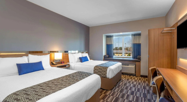 Четырёхместный номер Standard Microtel Inn Suites by Wyndham South Hill