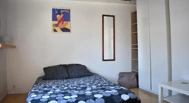 Cosy 25 Sqm Studio in Heart of Paris (Adults Only), Забронировать Отель 10-й округ: Республика Париж, рядом с Станция метро Rambuteau