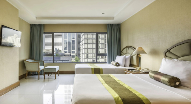 Hotel Windsor Suites Bangkok, Забронировать Отель Отели Бангкока с бассейном, рядом с Улица Сой Ковбой, Бассейн