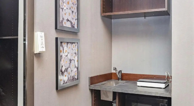 Suites At 143 Arlington Street