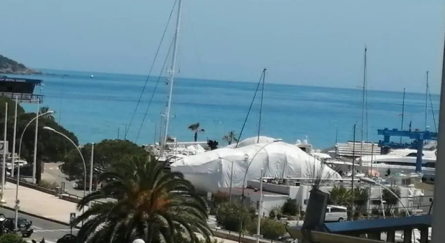 Joli studio bord de mer, clim, balcon, parking privé