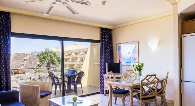 Апартаменты с 2 комнатами Апарт-отель BlueBay Beach Club