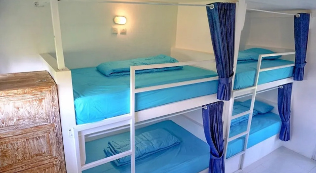 Кровать в общем номере (женский номер) Swell Hotel, Pool Bar & Restaurant