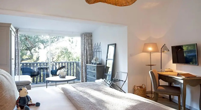 Номер Comfort Hôtel Font Mourier