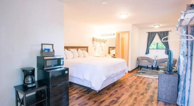 Номер Standard с балконом и с видом на окрестности Timber Pointe Resort