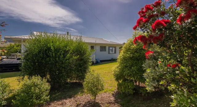 Silver Sands - Cooks Beach Holiday Home, Забронировать Отель Кукс-Бич Coromandel Peninsula