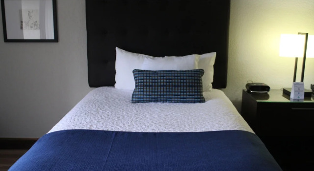Четырёхместный номер Deluxe Miami Lakes Hotel