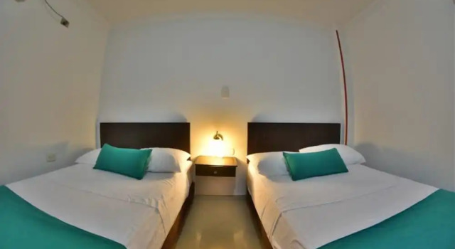 Двухместный номер Economy с балконом Hotel Montserrat Plaza