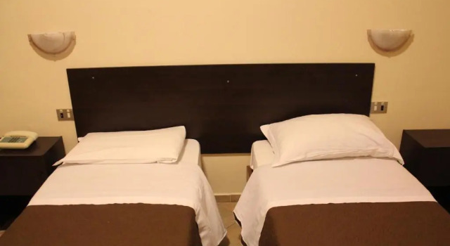 Hotel 106