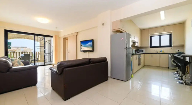 Private Roof Top Terrace Overlooking Pool in Pyla