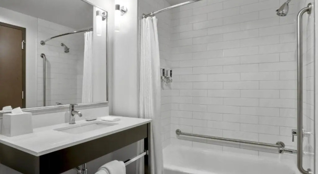 Четырёхместный номер Traditional Four Points by Sheraton Edmonton International Airport