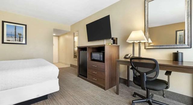 Двухместный номер Standard с видом на бассейн Best Western Oceanside Inn