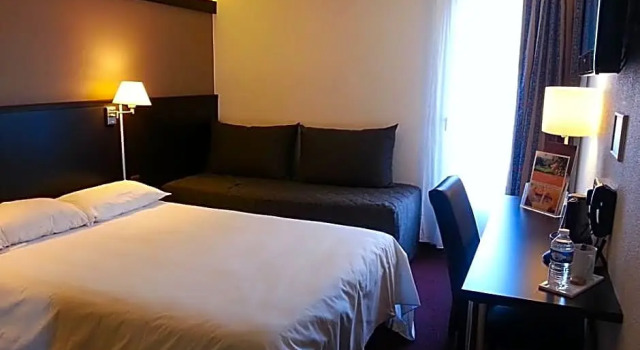 Четырёхместный семейный номер Standard Sure Hotel by Best Western Châteauroux