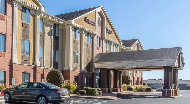 Кровать в общем номере Comfort Suites St Charles-St Louis